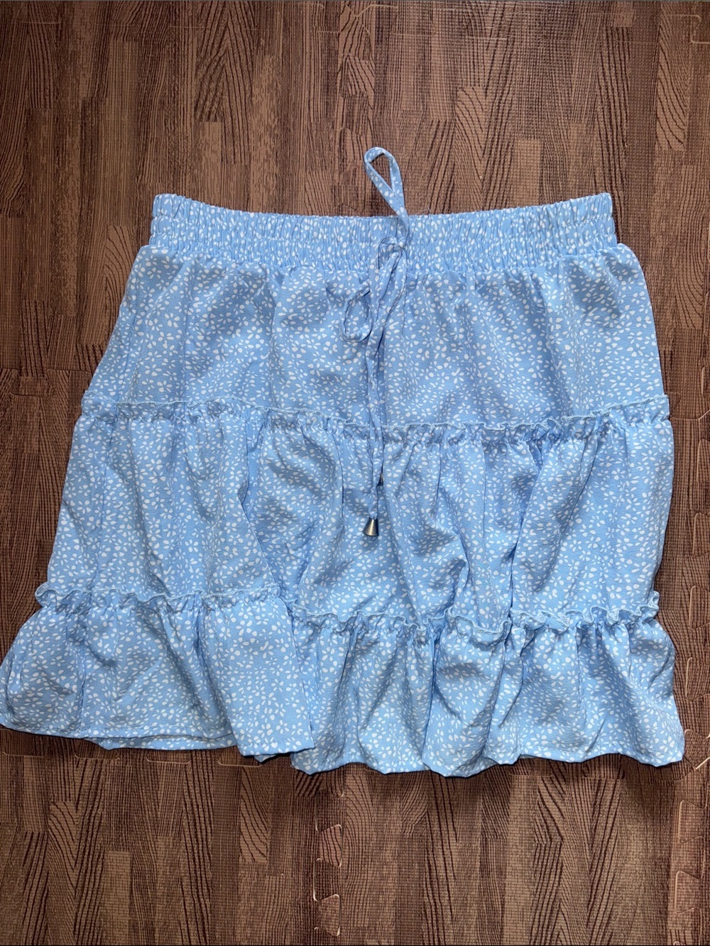 2BELLA BLUE AND WHITE MINI SKIRT SIZE MEDIUM